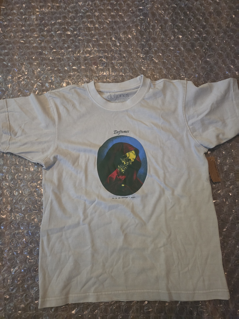 Deftones Cream Graphic Tee with Skull Graphic Made With Heavy Cotton NWT